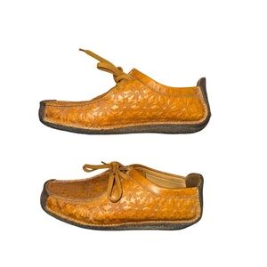 Vintage Clarks Wallabee Moc Toe Shoes Women’s 6 Tan Embossed Leather Lace Up